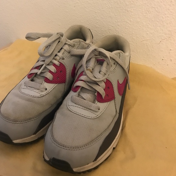 Shoes - Picture 3 of 4